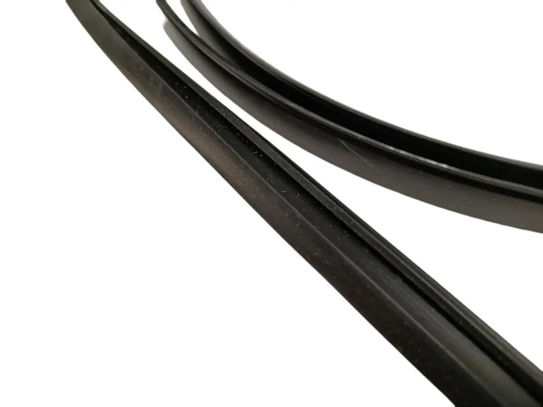 W124 rubber washer windshield bottom new - MBZCLASSICPARTS GmbH